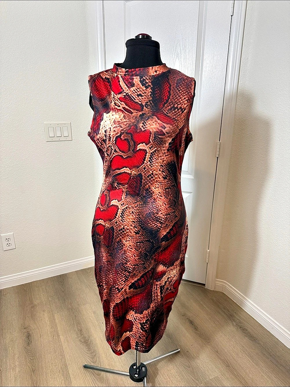 Snake Print Midi Dress in Red & Black Size L